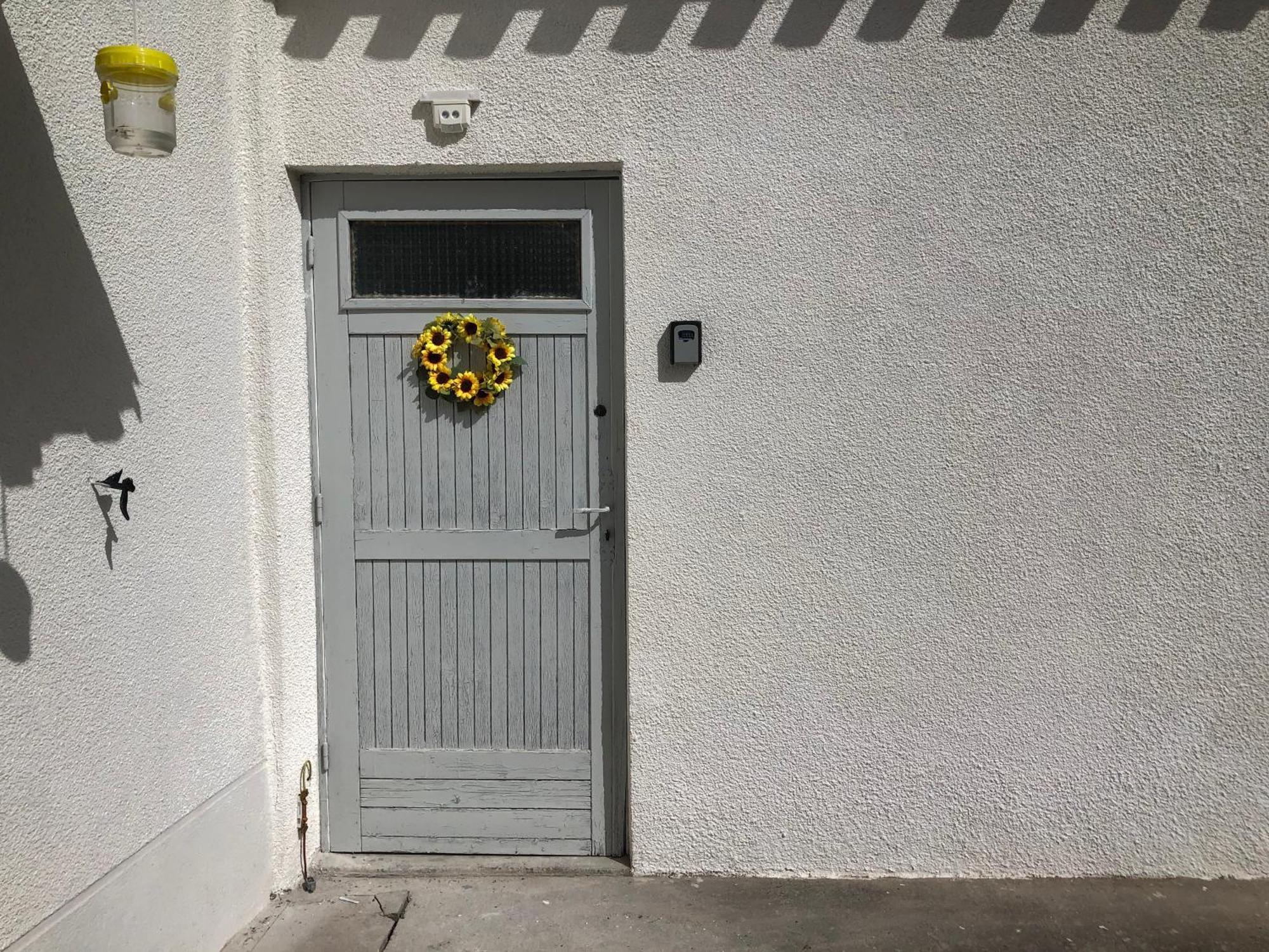 Gite Des Tournesols Oradour-Fanais Exteriér fotografie