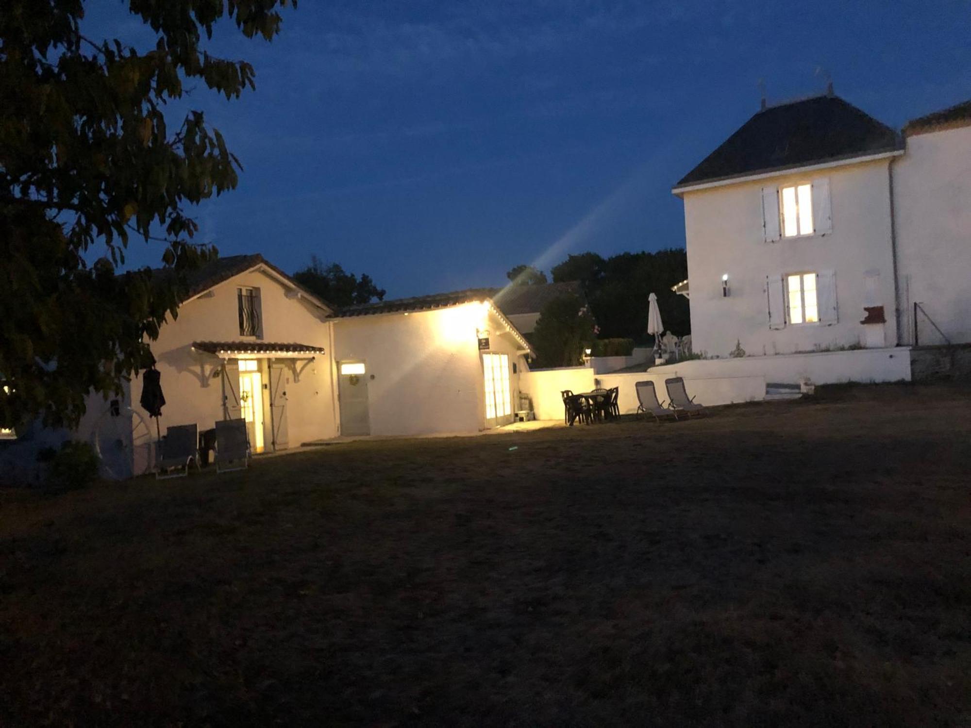 Gite Des Tournesols Oradour-Fanais Exteriér fotografie