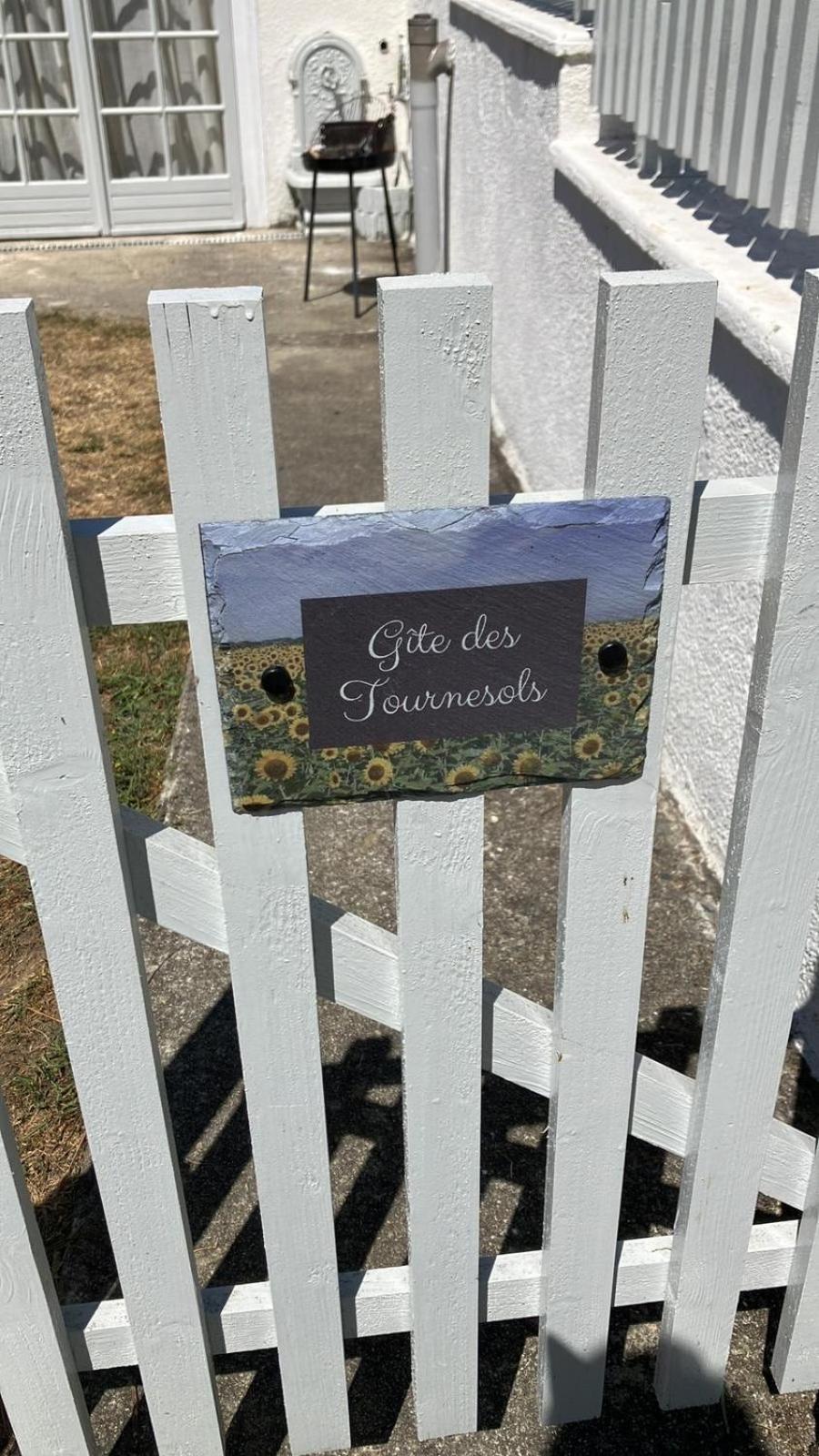 Gite Des Tournesols Oradour-Fanais Exteriér fotografie